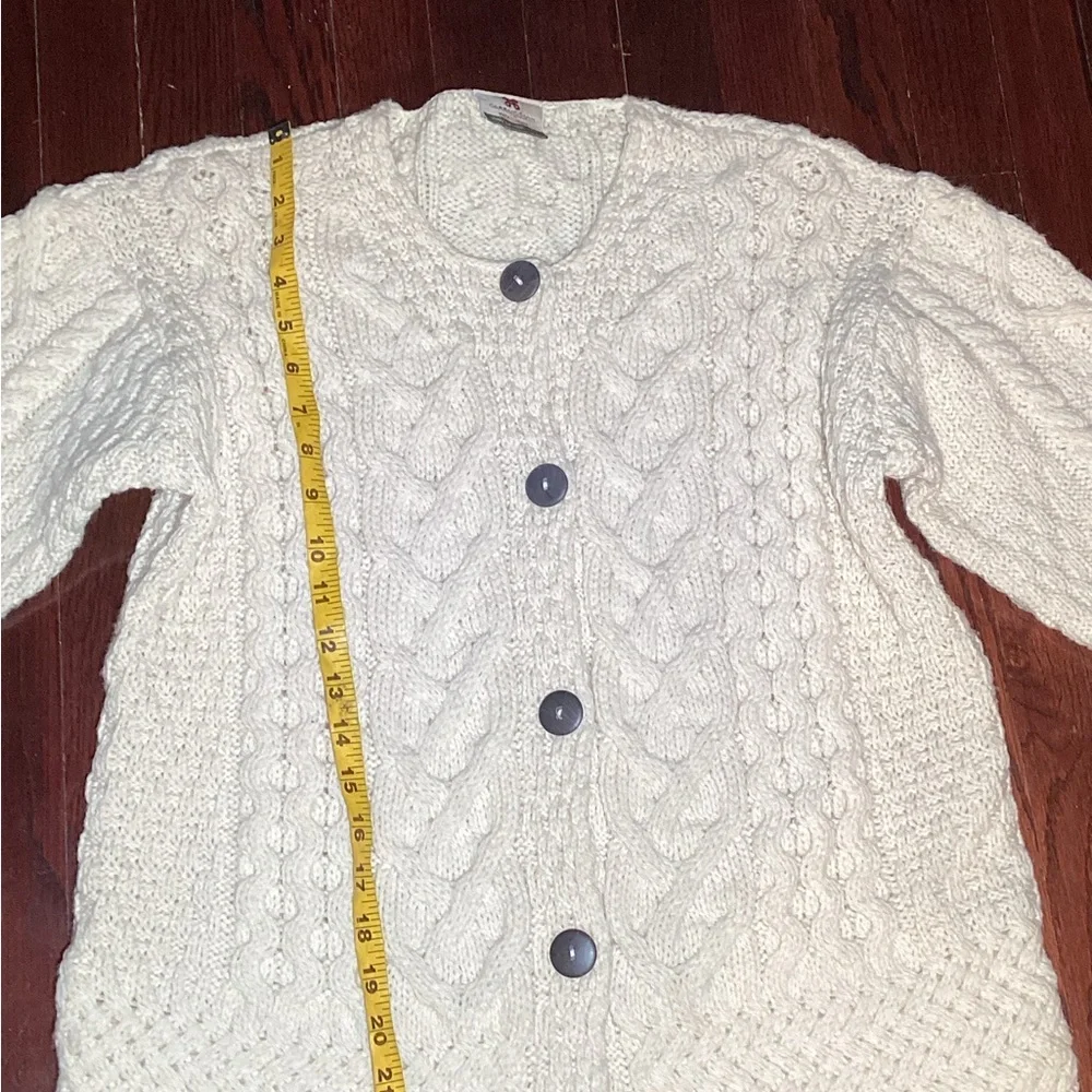 Carraigdonn 100% merino wool Cable Knit Cream Sweater size large